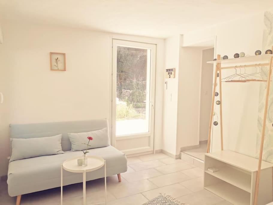 Belle Dependance De 30M2 Avec Terrasse Et Jardin Apartment Villeneuve-les-Avignon Ngoại thất bức ảnh